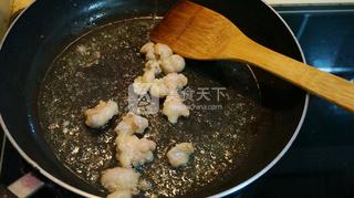 焖炖<a href=/shicai/rouqin/ZhengJi/index.html target=_blank><u>鸡肉</u></a><a href=/shicai/mimian/DouFu/index.html target=_blank><u>豆腐</u></a>干