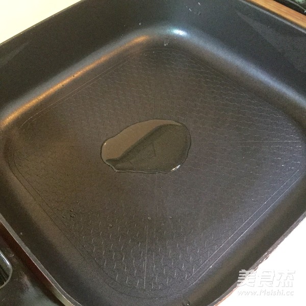 肉片炒<a href=/shicai/shucai/WoSunYe/index.html target=_blank><u><a href=/shicai/shucai/WoSun/index.html target=_blank><u>莴笋</u></a>叶</u></a>的做法