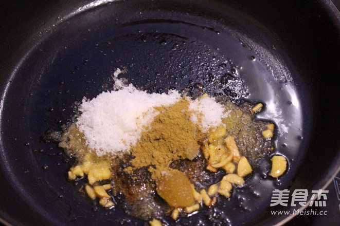 <a href=/shicai/guopin/ZhiMa/index.html target=_blank><u>芝麻</u></a>五香鱼块的做法