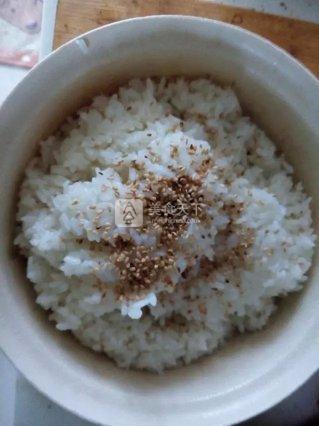 <a href=/shicai/shuichanpin/ZiCai/index.html target=_blank><u>紫菜</u></a>包饭