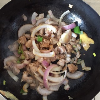 <a href=/shicai/rouqin/YangRou/index.html target=_blank><u>羊肉</u></a>抓饭