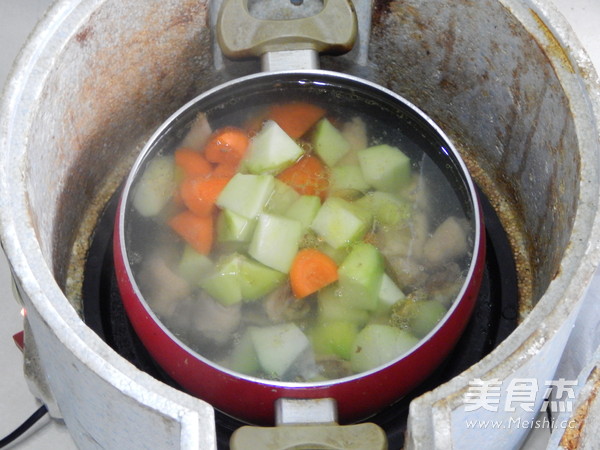 <a href=/shicai/shucai/FoShouGua/index.html target=_blank><u><a href=/shicai/shucai/FoShou/index.html target=_blank><u>佛手</u></a>瓜</u></a>鸡汤的做法