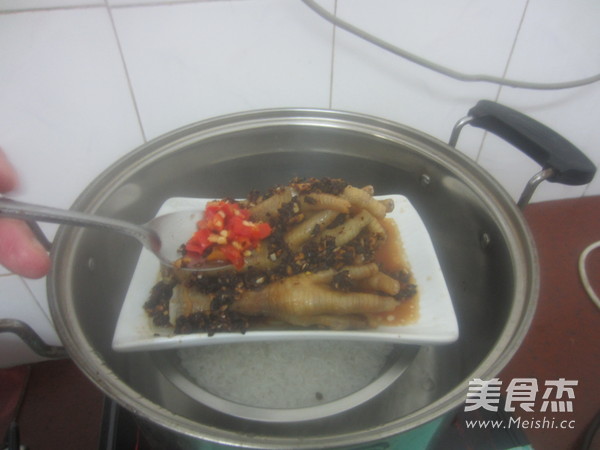 DIY<a href=/shicai/diaoweipin/DouChi/index.html target=_blank><u>豆豉</u></a>蒸<a href=/shicai/rouqin/JiZha/index.html target=_blank><u>鸡爪</u></a>的做法