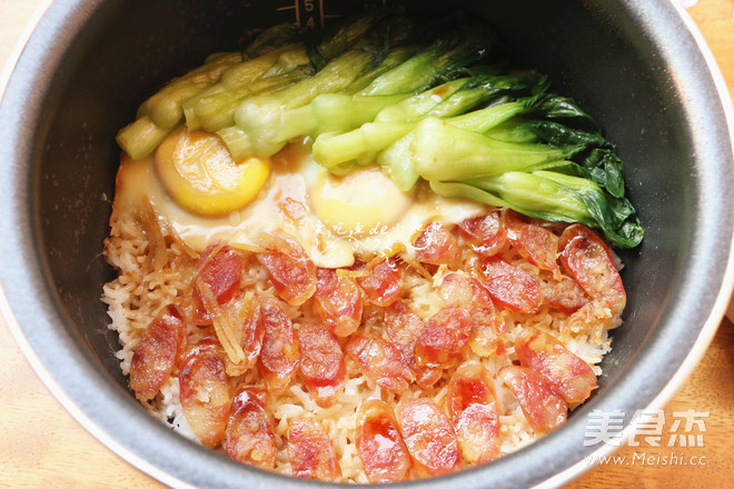 广式腊肠煲仔饭的做法