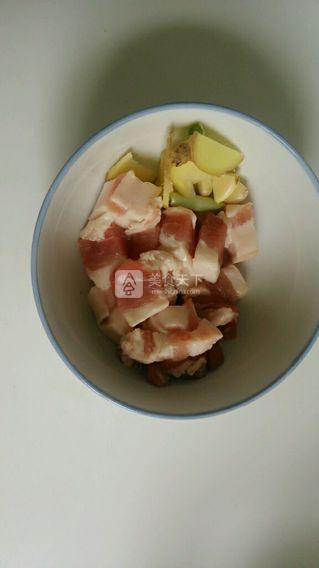 <a href=/shicai/shucai/TuDou/index.html target=_blank><u>土豆</u></a>炖<a href=/shicai/shucai/DouJiao/index.html target=_blank><u>豆角</u></a>