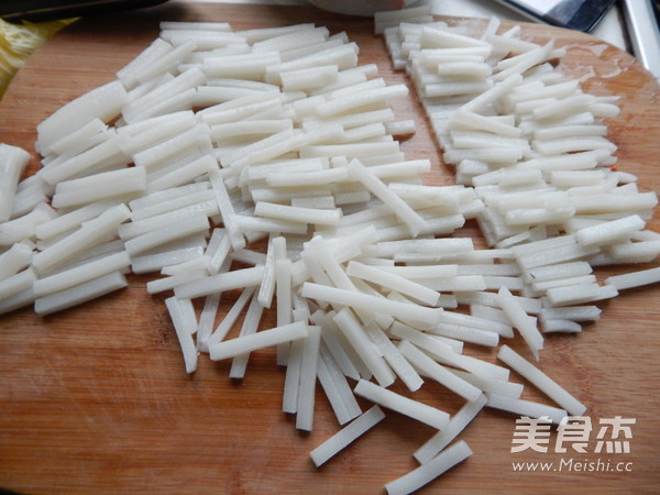 <a href=/shicai/shucai/BaiCai/index.html target=_blank><u>白菜</u></a><a href=/shicai/mimian/FuZhu/index.html target=_blank><u>腐竹</u></a><a href=/shicai/mimian/NianGao/index.html target=_blank><u>年糕</u></a>的做法