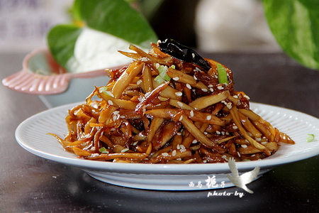 干煸<a href=/shicai/guopin/Xing/index.html target=_blank><u>杏</u></a>鲍菇怎么做