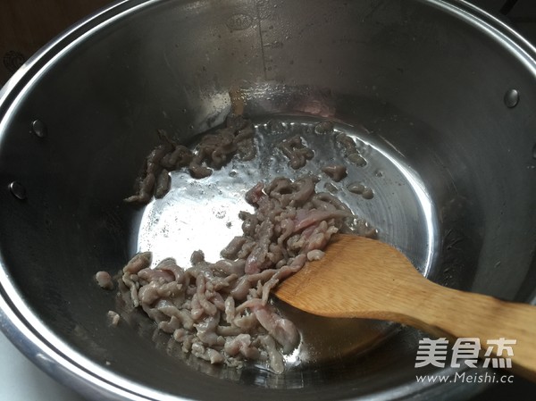 烂糊<a href=/shicai/shucai/BaiCai/index.html target=_blank><u>白菜</u></a>肉丝的做法