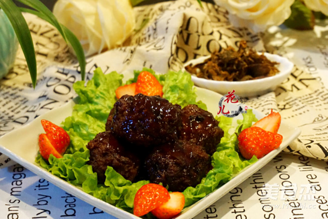 <a href=zt/hsszt target=_blank><u>红烧狮子头</u></a>的做法