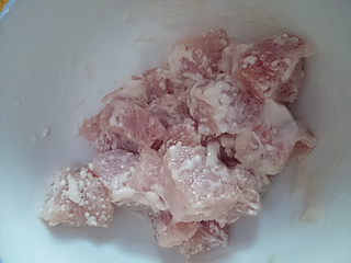 肉段烧<a href=/shicai/shucai/QieZi/index.html target=_blank><u>茄子</u></a>