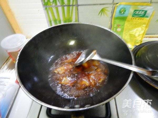 酸甜<a href=/shicai/rouqin/PaiGu/index.html target=_blank><u>排骨</u></a>的做法