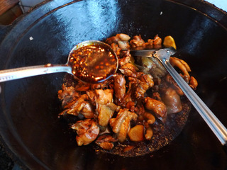 <a href=/shicai/shucai/XiangGu/index.html target=_blank><u>香菇</u></a>炒鸡的做法步骤:8