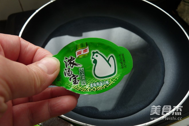 <a href=/shicai/mimian/YanMai/index.html target=_blank><u>燕麦</u></a><a href=/shicai/guopin/ZhiMa/index.html target=_blank><u>芝麻</u></a>肉丸的做法