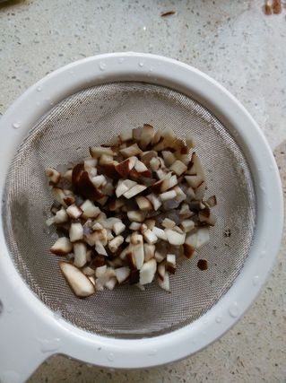 <a href=/shicai/shucai/XiangGu/index.html target=_blank><u>香菇</u></a>蒸<a href=/shicai/mimian/DouFu/index.html target=_blank><u>豆腐</u></a>