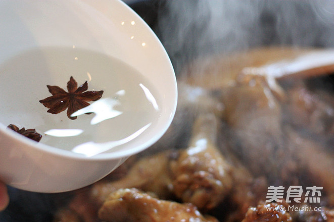 <a href=/shicai/mimian/JiangYou/index.html target=_blank><u>酱油</u></a><a href=/shicai/rouqin/JiTui/index.html target=_blank><u>鸡腿</u></a>的做法