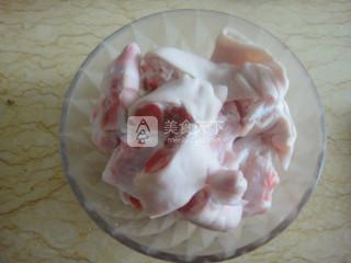 香炸<a href=/shicai/rouqin/ZhuTi/index.html target=_blank><u>猪蹄</u></a>