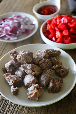 番茄<a href=/shicai/rouqin/NiuNan/index.html target=_blank><u>牛腩</u></a>煲