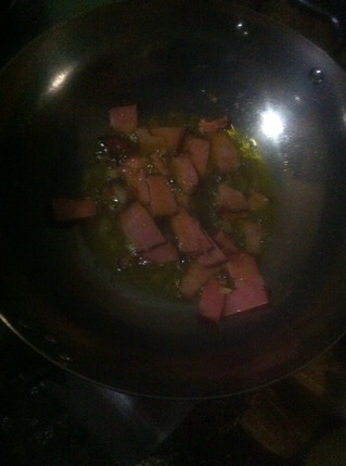 腊味<a href=/shicai/shucai/XieWeiGu/index.html target=_blank><u>蟹味菇</u></a>烩炸<a href=/shicai/mimian/DouPi/index.html target=_blank><u>豆皮</u></a>