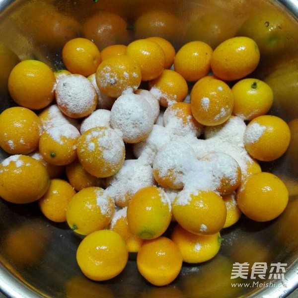 <a href=/shicai/guopin/JinJu/index.html target=_blank><u>金桔</u></a>果酱的做法