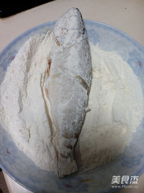 煎<a href=/shicai/shuichanpin/HuangHuaYu/index.html target=_blank><u>黄花鱼</u></a>的做法