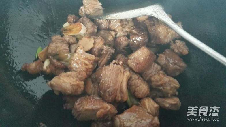 <a href=/shicai/rouqin/NiuRou/index.html target=_blank><u>牛肉</u></a>炖<a href=/shicai/shucai/LuoBo/index.html target=_blank><u>萝卜</u></a>的做法