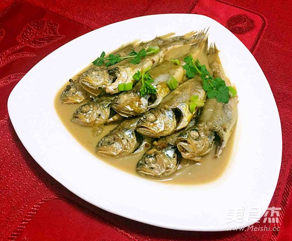 家焖<a href=/shicai/shuichanpin/HuangHuaYu/index.html target=_blank><u>黄花鱼</u></a>的做法