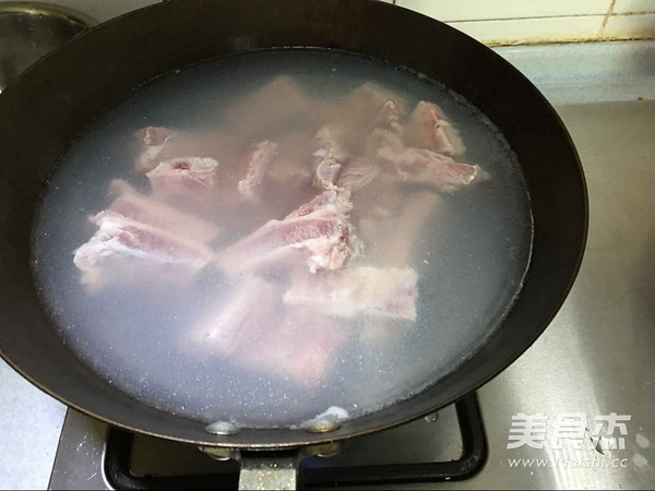 炖<a href=/shicai/rouqin/PaiGu/index.html target=_blank><u>排骨</u></a>的做法