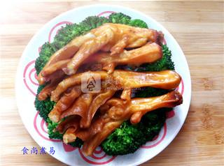 <a href=/shicai/shucai/XiLanHua/index.html target=_blank><u>西兰花</u></a>扣<a href=/shicai/rouqin/E/index.html target=_blank><u>鹅</u></a>掌