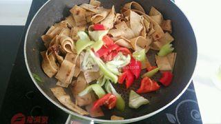 香辣<a href=/shicai/mimian/DouPi/index.html target=_blank><u>豆皮</u></a>