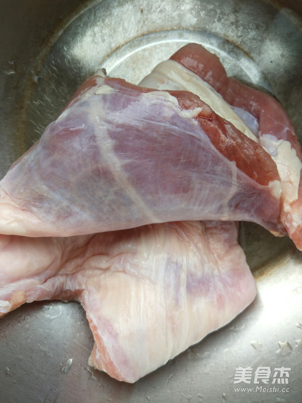 <a href=/shicai/shucai/BaiLuoBo/index.html target=_blank><u>白<a href=/shicai/shucai/LuoBo/index.html target=_blank><u>萝卜</u></a></u></a>炖<a href=/shicai/rouqin/YangPai/index.html target=_blank><u>羊排</u></a>的做法