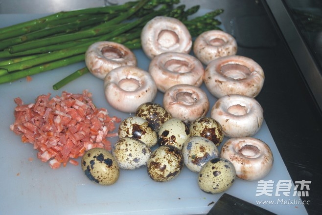 <a href=/shicai/rouqin/AnChunDan/index.html target=_blank><u><a href=/shicai/rouqin/AnChun/index.html target=_blank><u>鹌鹑</u></a>蛋</u></a>烤磨菇的做法