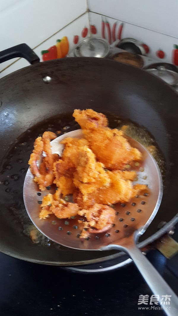 香酥<a href=/shicai/shuichanpin/YouYu/index.html target=_blank><u>鱿鱼</u></a>的做法