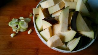 酱爆<a href=/shicai/shucai/QieZi/index.html target=_blank><u>茄子</u></a>