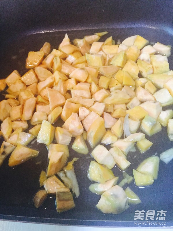 煮<a href=/shicai/shucai/DiGua/index.html target=_blank><u>地瓜</u></a>的做法