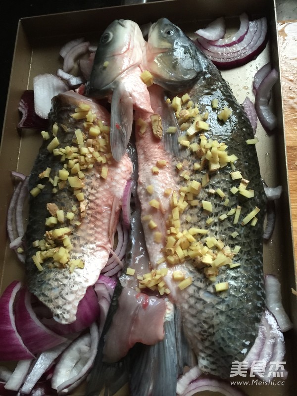 香辣<a href=/shicai/diaoweipin/DouChi/index.html target=_blank><u>豆豉</u></a>烤鱼的做法