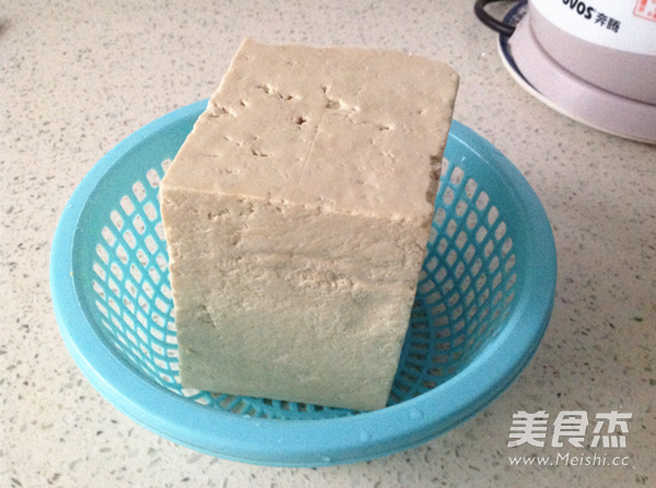 香煎<a href=/shicai/mimian/DouFu/index.html target=_blank><u>豆腐</u></a>的做法