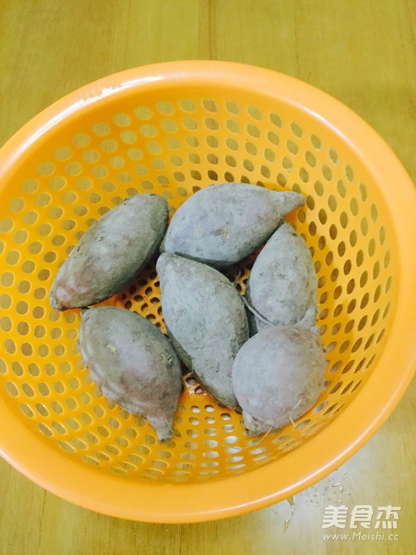 煮<a href=/shicai/shucai/DiGua/index.html target=_blank><u>地瓜</u></a>的做法