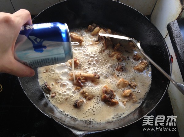 <a href=/shicai/shucai/BanLi/index.html target=_blank><u>板栗</u></a>烧鸡的做法