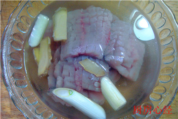 <a href=/shicai/shucai/JuHua/index.html target=_blank><u>菊花</u></a>鱼步骤7