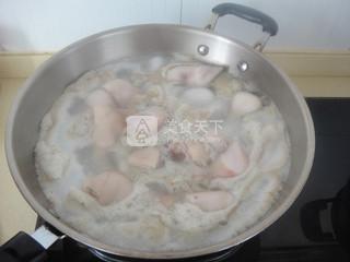 香炸<a href=/shicai/rouqin/ZhuTi/index.html target=_blank><u>猪蹄</u></a>