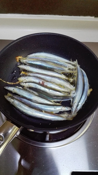 香煎<a href=/shicai/mimian/MianTiao/index.html target=_blank><u>面条</u></a>鱼