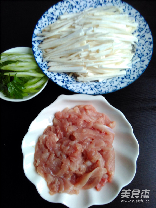 <a href=/shicai/guopin/Xing/index.html target=_blank><u>杏</u></a>鲍菇肉丝的做法