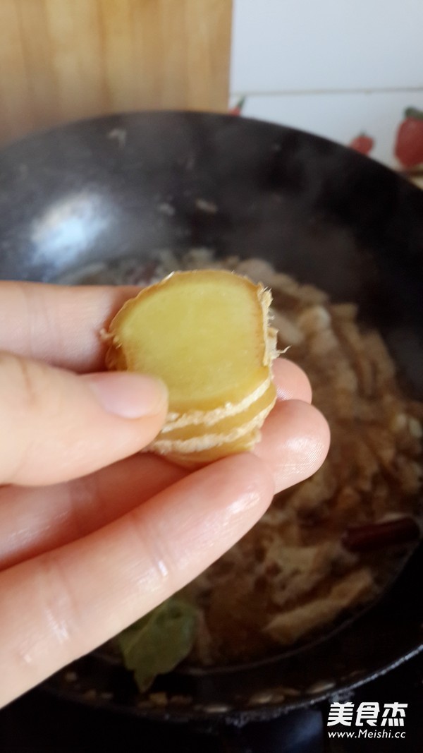 暖暖一锅酱香肘子肉片的做法