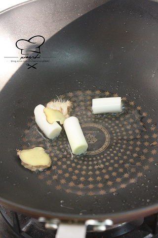 红烧<a href=/shicai/shuichanpin/HuangHuaYu/index.html target=_blank><u>黄花鱼</u></a>