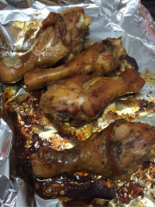 迷迭香烤<a href=/shicai/rouqin/JiTui/index.html target=_blank><u>鸡腿</u></a>