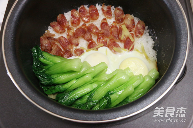 广式腊肠煲仔饭的做法