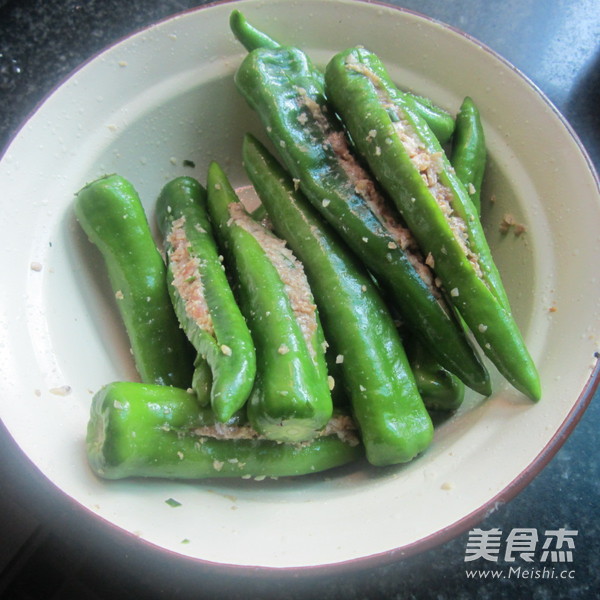 加锅<a href=/shicai/shucai/LaJiao/index.html target=_blank><u>辣椒</u></a>酿肉的做法