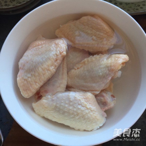 可乐<a href=/shicai/rouqin/JiChi/index.html target=_blank><u>鸡翅</u></a>的做法