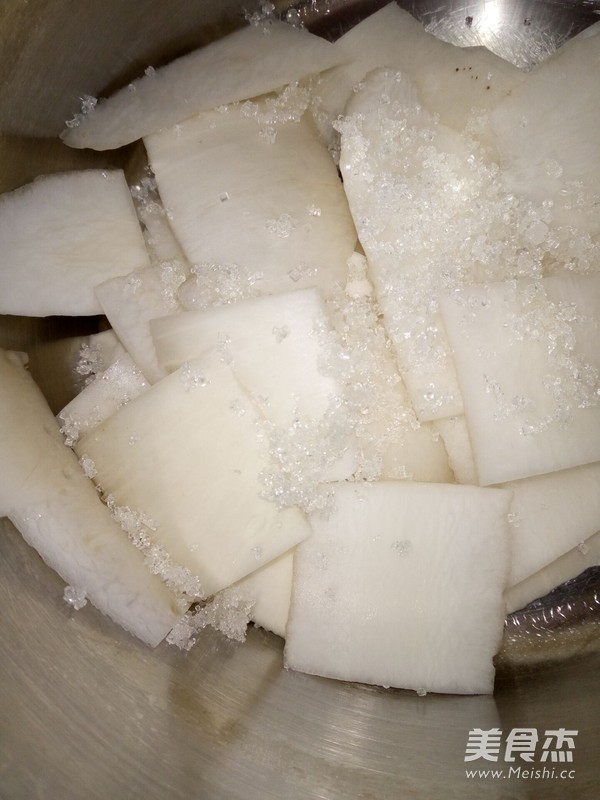 泡<a href=/shicai/shucai/LuoBo/index.html target=_blank><u>萝卜</u></a>(两吃)的做法