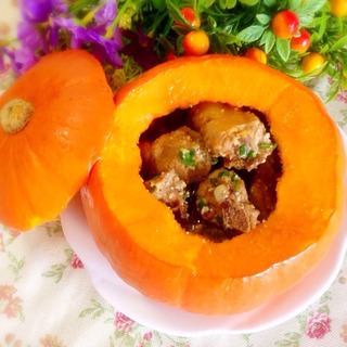 <a href=/shicai/shucai/NanGua/index.html target=_blank><u>南瓜</u></a>蒸<a href=/shicai/rouqin/PaiGu/index.html target=_blank><u>排骨</u></a>